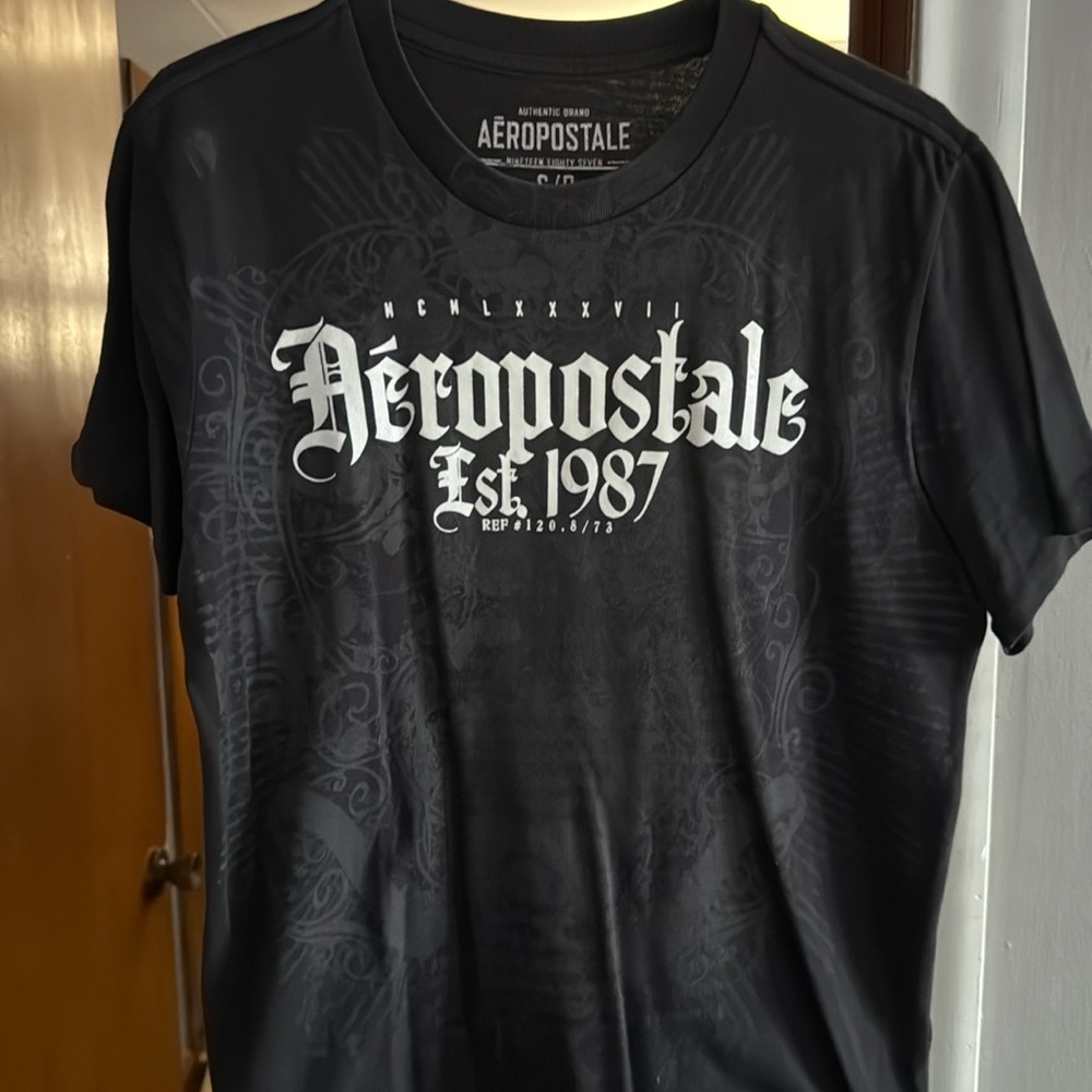 AEROPOSTALE TRIBAL TSHIRT - SIZE SMALL